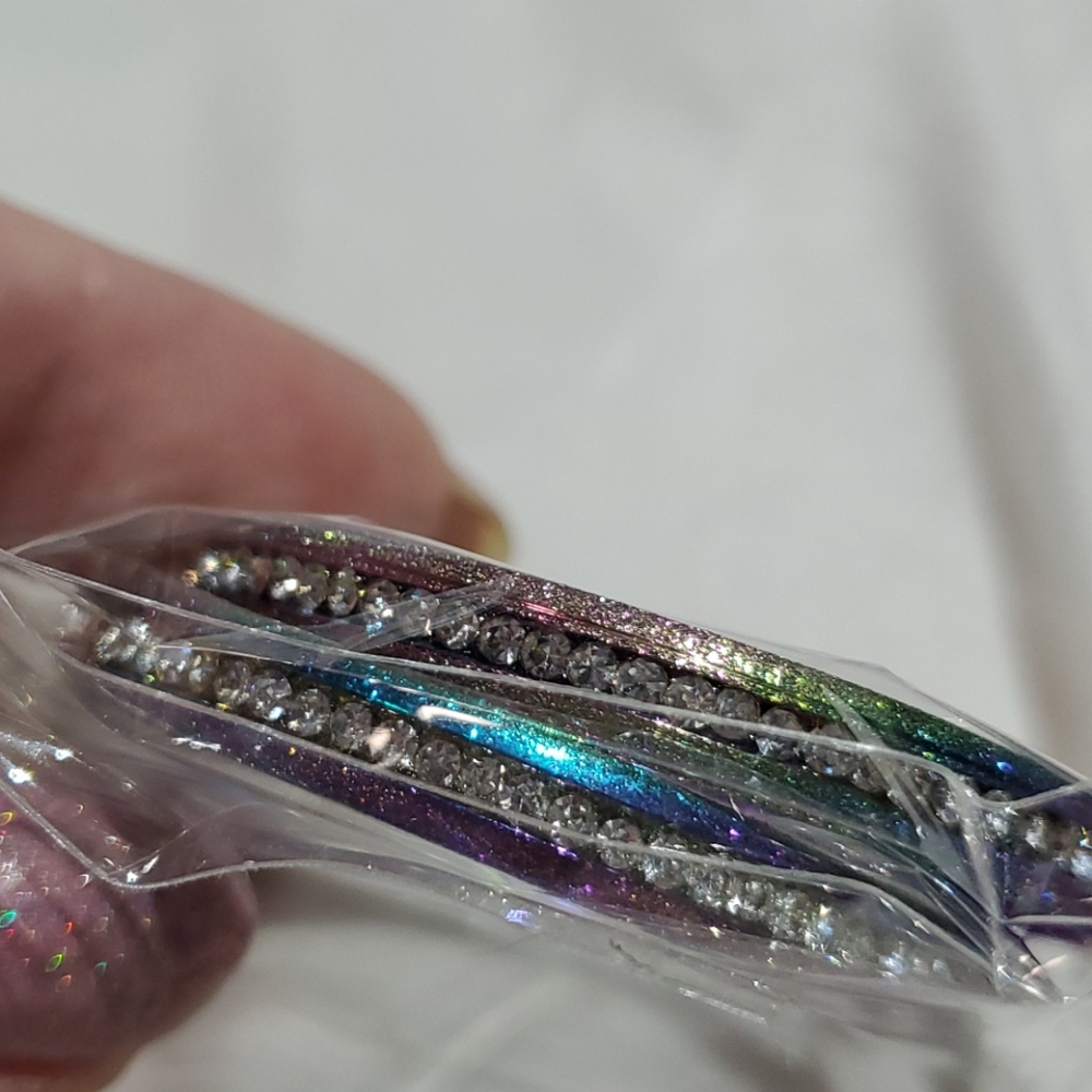 NIB HOOP EARRINGS - Picture 6 of 7